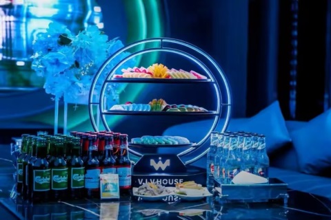 蓉城夜场迎新机遇 职场转身在夜幕之下